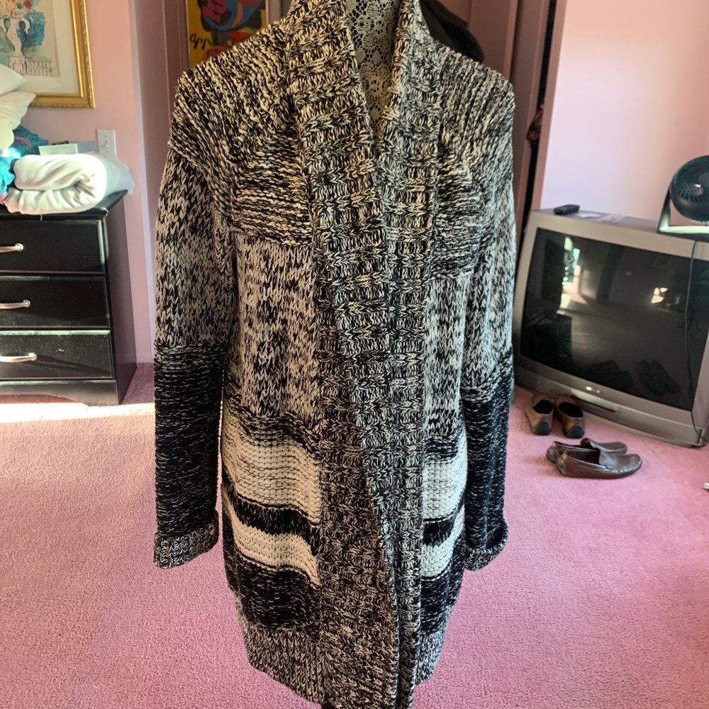 Gap black and white cardigan size large cotton tweedy weave. comfy and trendy